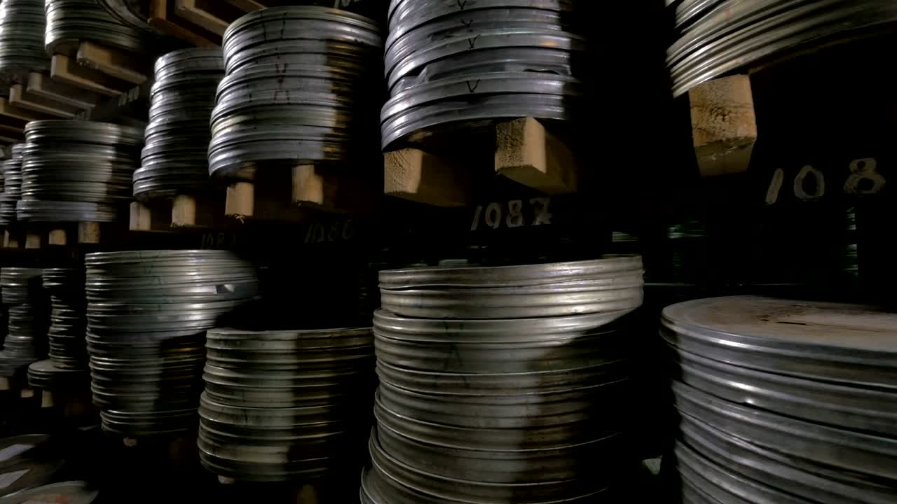 una gran colección de material cinematográfico y de vídeo.