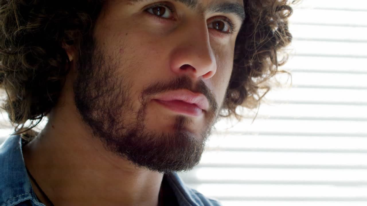 fotógrafo con una cámara de época