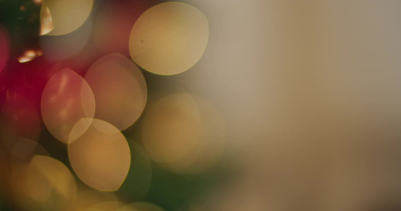 Sfondo bokeh natalizio con spazio per il testo.