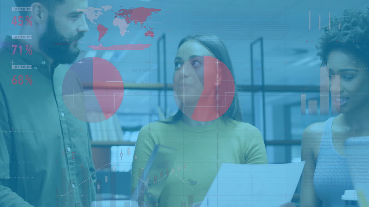 animación del procesamiento de datos sobre diversas personas de negocios que trabajan en la oficina