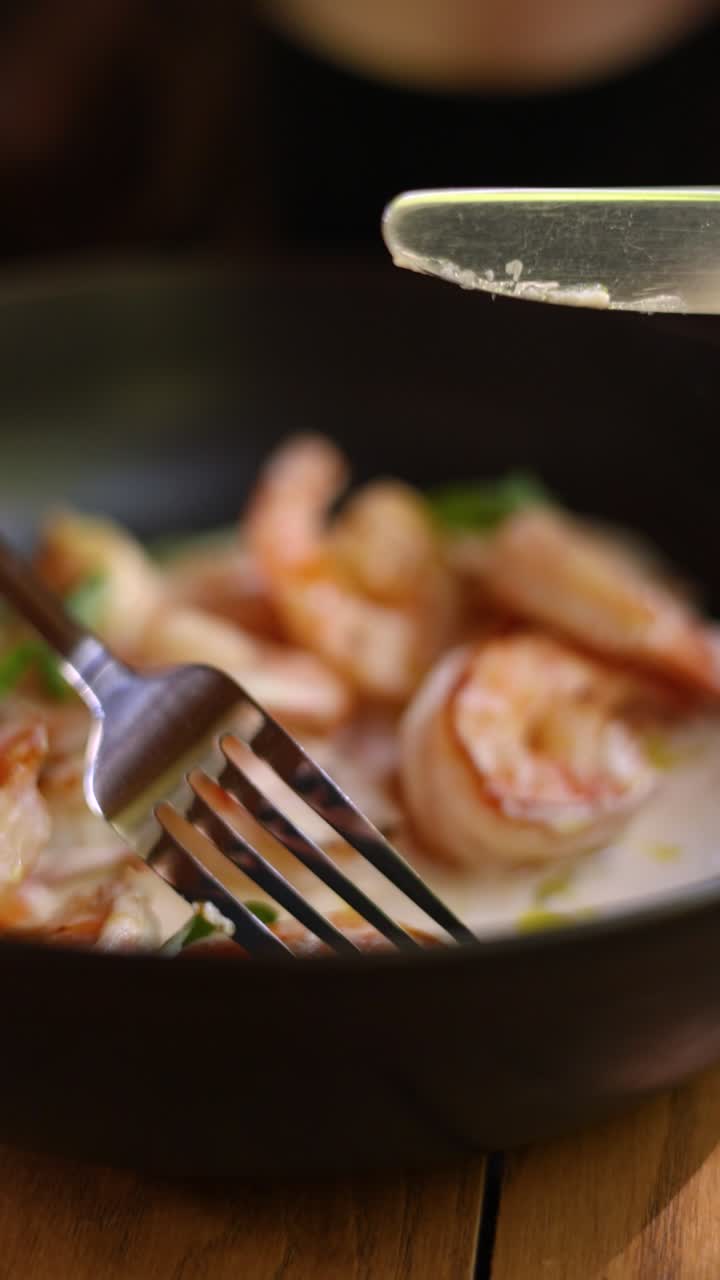 un delicioso plato de pasta de camarón cremoso