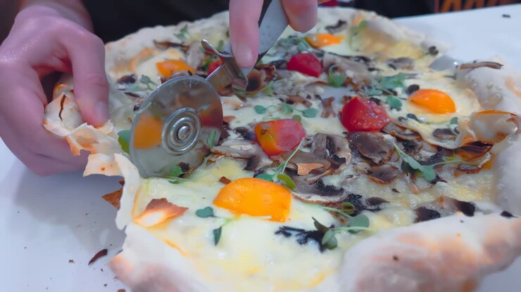 Taglio di una Pizza di Fiore