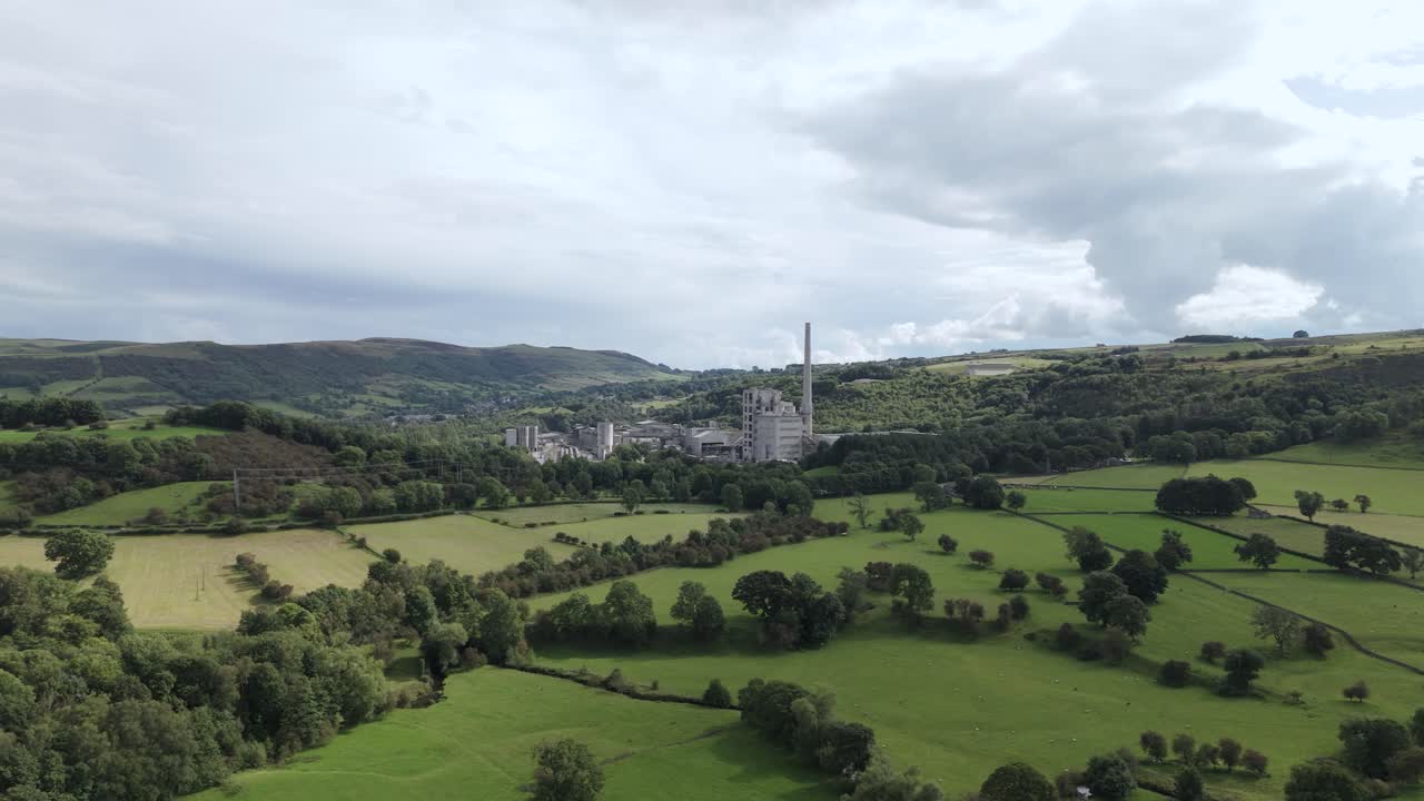 브리든 호프 시멘트 공장 (breedon hope cement works factory) 은 더비셔 피크 디스트릭트 (derbyshire peak district) 의 시골 지역을 한눈에 볼 수 있다.