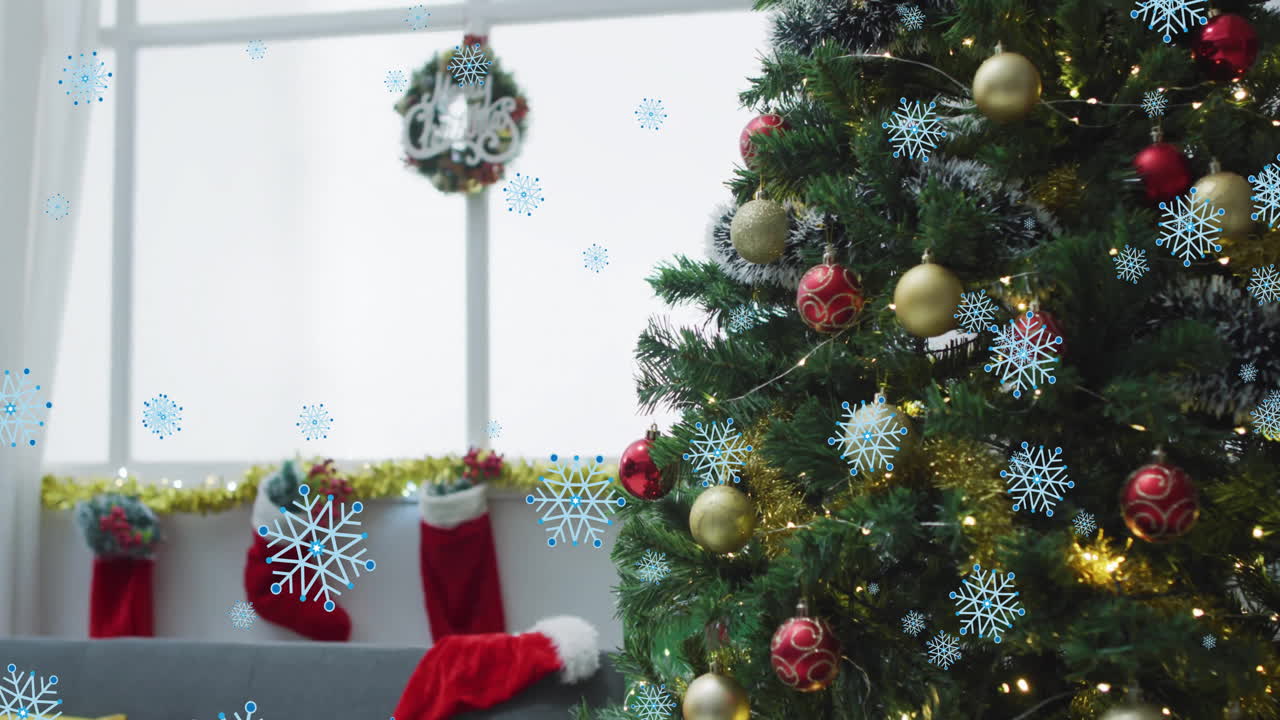 크리스마스 트리 위에 떨어지는 눈의 애니메이션