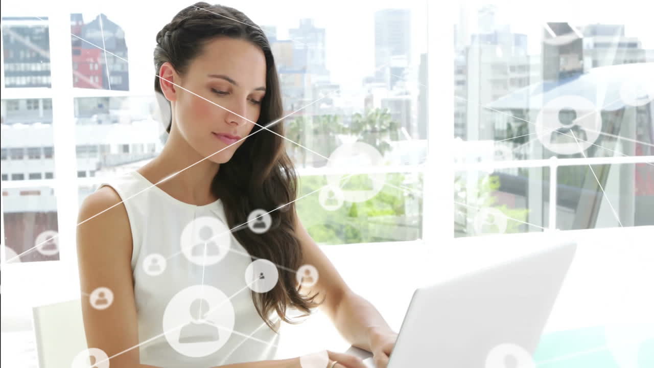 노트북에서 일하는 여성, 네트워크 연결 애니메이션 도시 풍경
