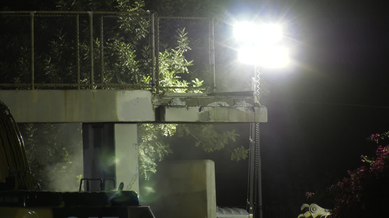 철거 중인 다리 - 건설 작업