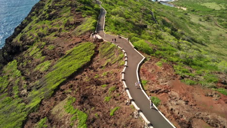 Aerial-Shot-of-Makapu'u-Lighthouse-Hiking-trail-in-Oahu,-Hawaii