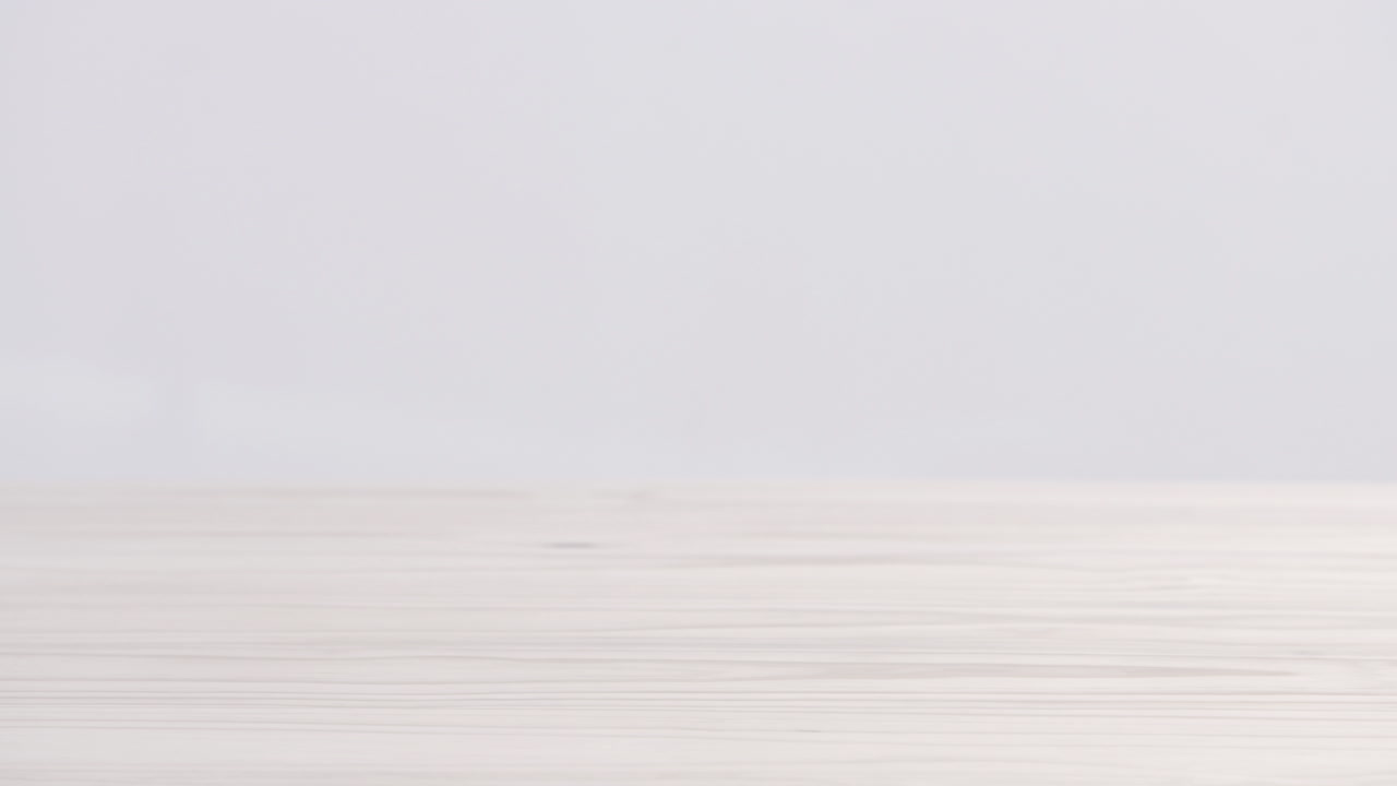 una tableta digital con una pantalla verde volviendo a