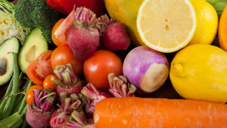 vídeo de alimentos vegetarianos orgánicos frescos con frutas y verduras