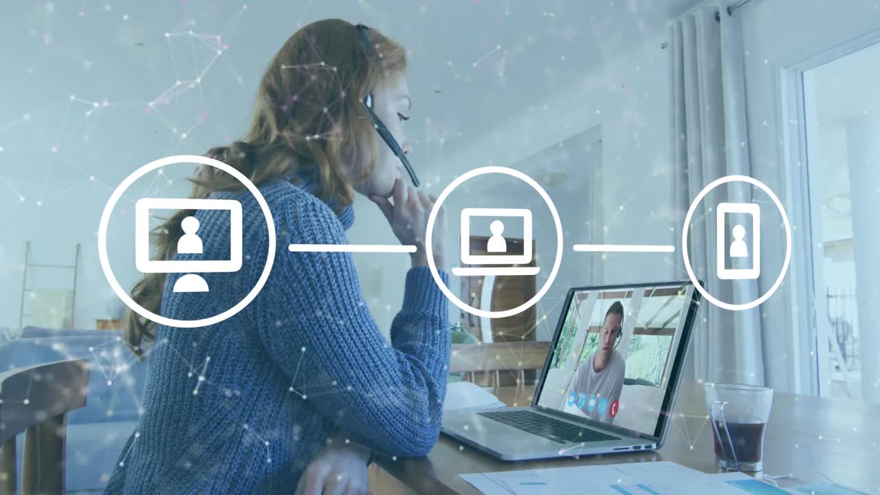 animación de la red de conexiones con iconos sobre mujer de negocios usando auriculares de teléfono y portátil