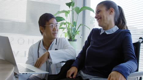 profesional médico en el trabajo