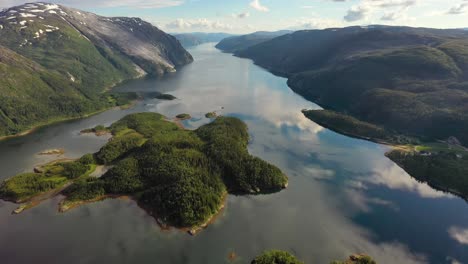 Imágenes-Aéreas-Hermosa-Naturaleza-Noruega