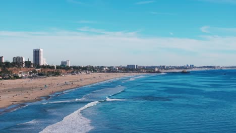 Cinematic-drone-shot-of-Santa-Monica-Beach,-California-on-a-sunny-day