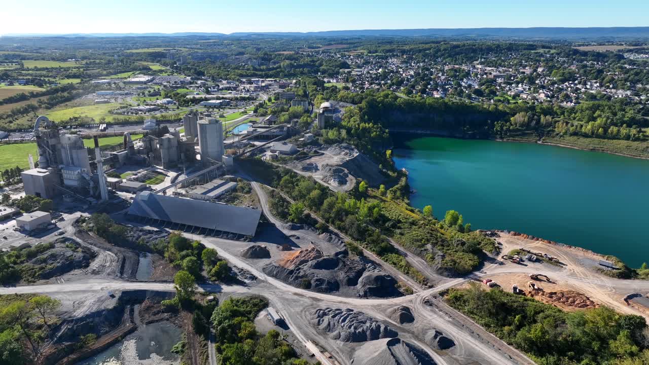 미국의 대형 광산 시설의 높은 공중 궤도