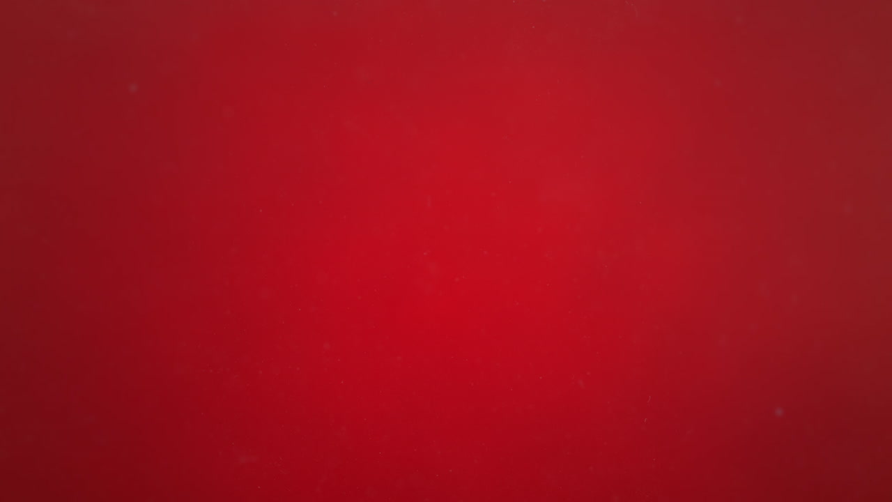 물에 떨어지는 사과는 거품을 만들고 은 배경, 느린 동작 및 매크로에서 바닥으로 가라앉습니다.