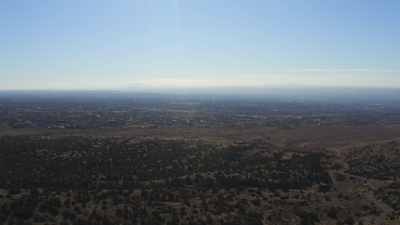 albuquerque vista aérea de árboles y desierto