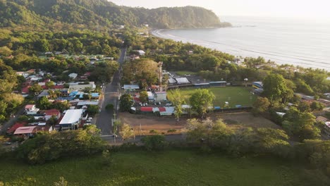 Brillante-Puesta-De-Sol-Dorada-Sobre-La-Ciudad-Costera-De-Jaco-En-La-Costa-Pacífica-De-Costa-Rica