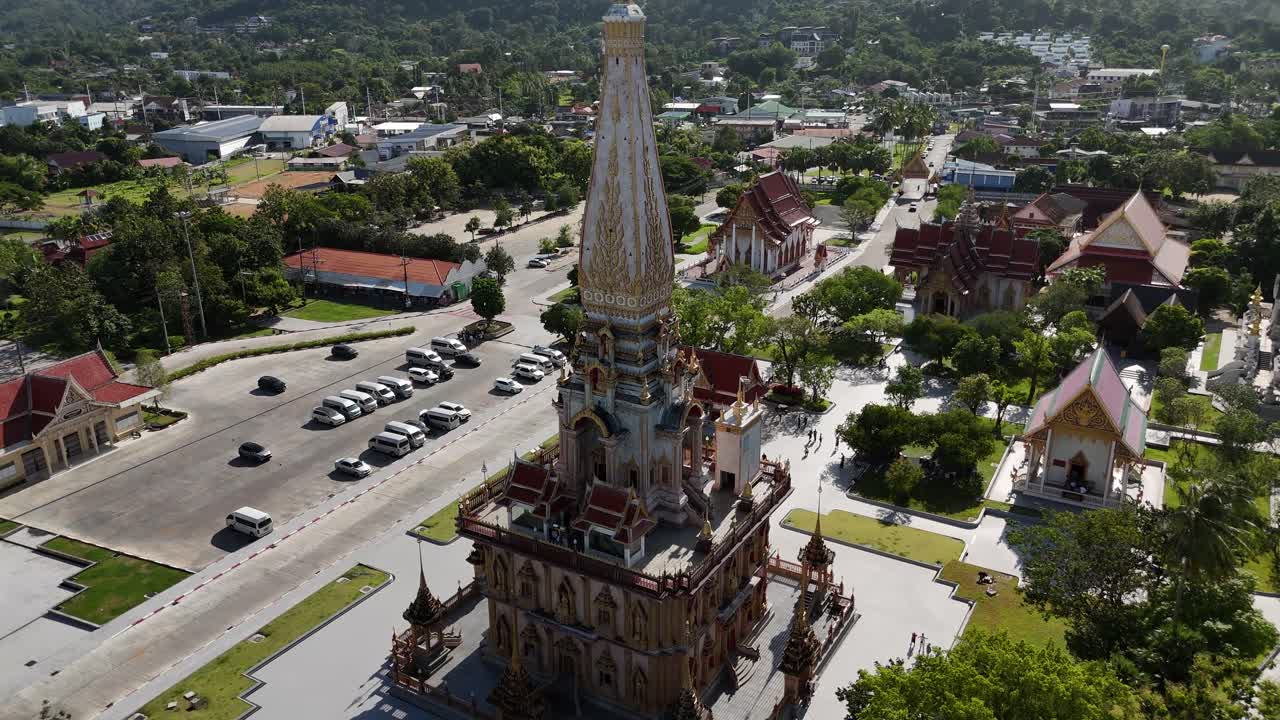 Chùa Phật giáo Wat Chalong ở Phuket, Thái Lan