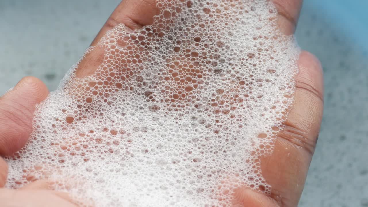 비누로 손 씻기