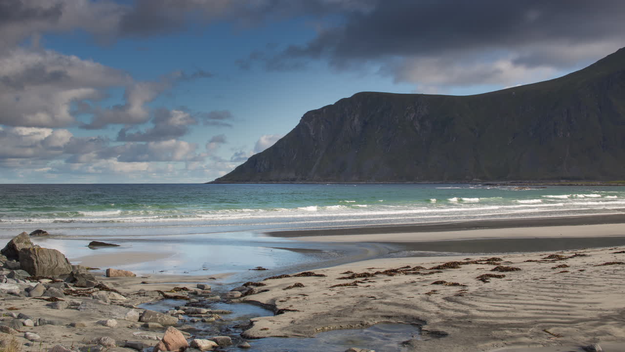 pan de playa de lofoten 4k 02