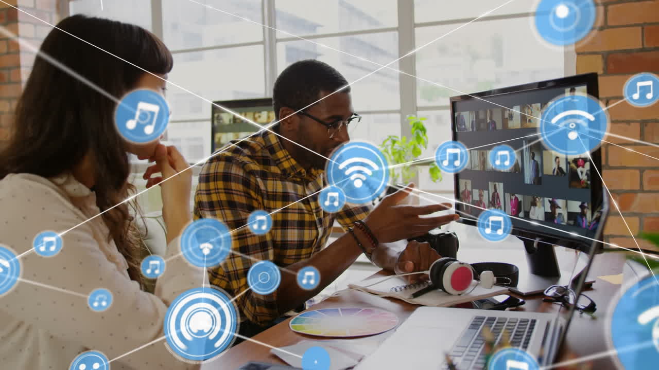 animación de la red de conexiones con iconos sobre diversas personas de negocios en la oficina