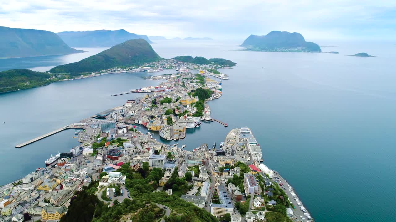 노르웨이 알레스운드 시의 항공 영상