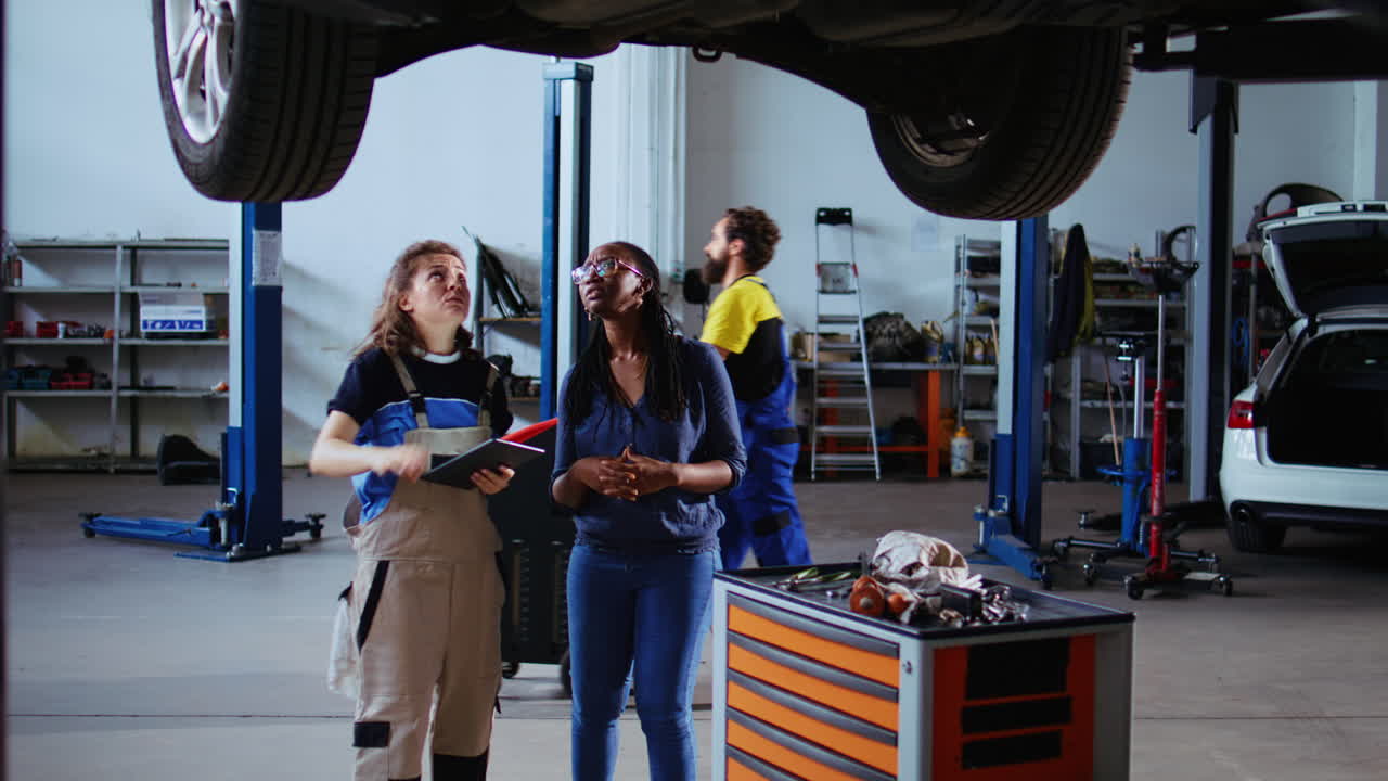 el reparador busca piezas de vehículos en línea