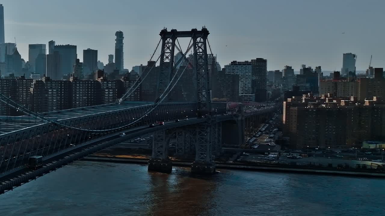 Ponte di Williamsburg e skyline di Lower Manhattan