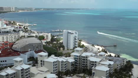 Panorámica-Aérea-De-Cancún,-México.