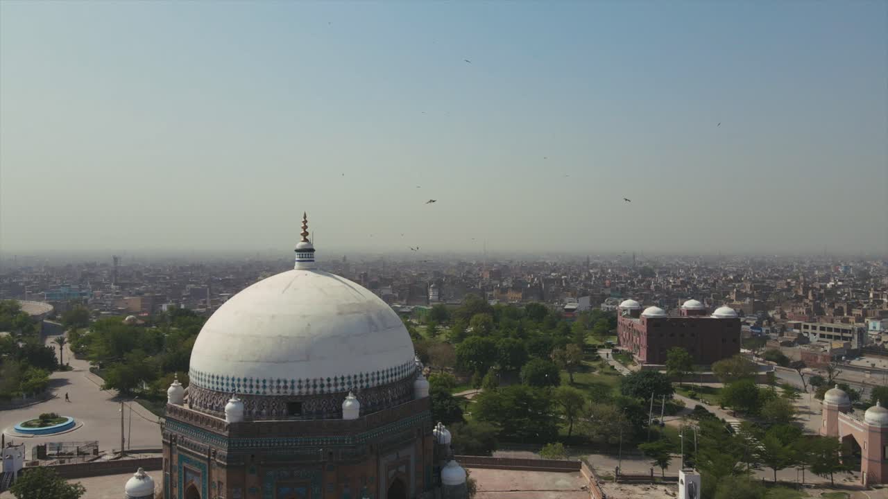 vista aérea de la tumba de hazrat shah rukn-e-alam en la ciudad de multan en punjab, pakistán