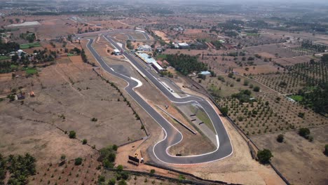 vista aérea panorámica de la pista de carreras kari motor speedway en chettipalayam, coimbatore, tamil nadu, india