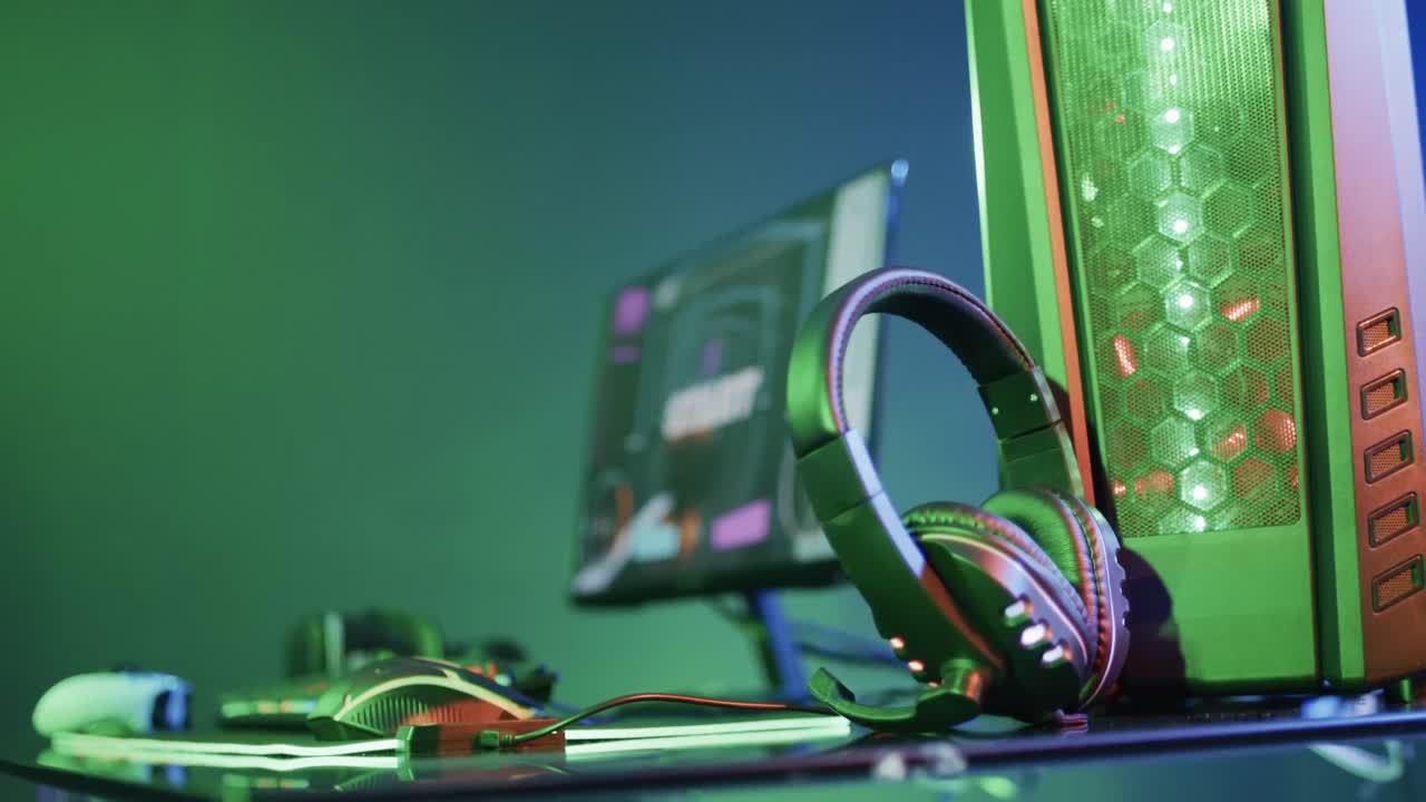 video de computadora de juegos y equipos de juegos en el escritorio con espacio de copia en fondo de neón