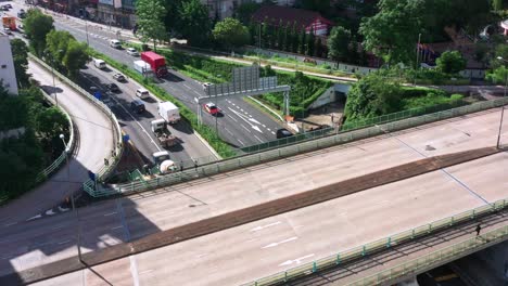 luftaufnahme kowloon stadtverkehr fahren hongkong autobahn stadtbild niedriger winkel dolly rechts