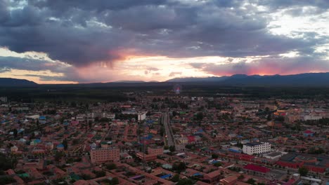 vista del atardecer de la ciudad de turks bagua.