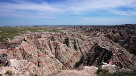 parque nacional badlands un parque nacional estadounidense ubicado en el suroeste de dakota del sur con cerros y pináculos fuertemente erosionados