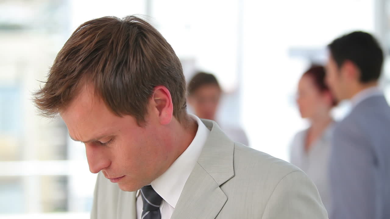 бизнес-команда разговаривает.