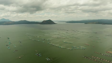 el volcán taal en el lago. tagaytay, filipinas. el volcán taal antes de la erupción.