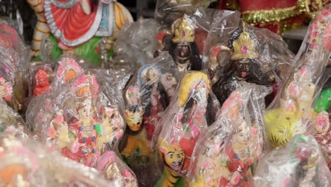 estatua de dios y diosa indio en el mercado indio para la venta