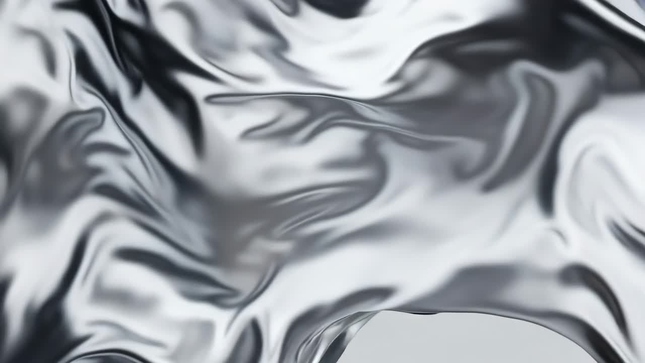 なめらかで優雅な波とひだを捉えた、流れるような銀色の絹織物のクローズアップ動画
