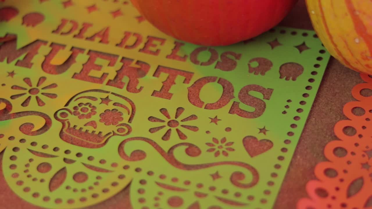 tradiciones mexicanas, papel picado para dia de muertos