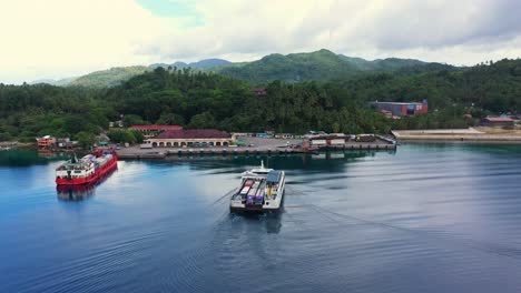 Vista-De-Pájaro-De-Los-Barcos-En-El-Puerto-Liloan-Del-Sur-De-Leyte-En-Filipinas