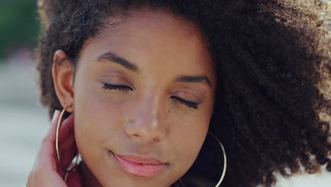 rostro, cabello y belleza con una mujer negra