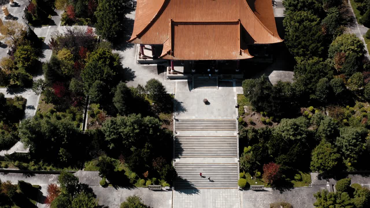 tres pagodas en el casco antiguo de dali, antiguo templo budista de chongsheng, antena