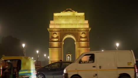 la puerta de la india cambia de luz.