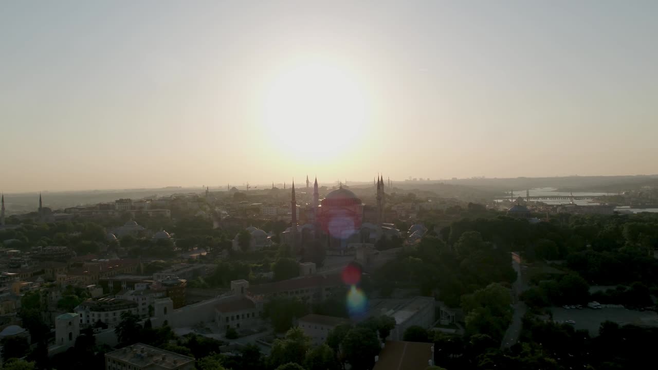 закат мечети хагия софия, исторический полуостров 4k видео с дроном