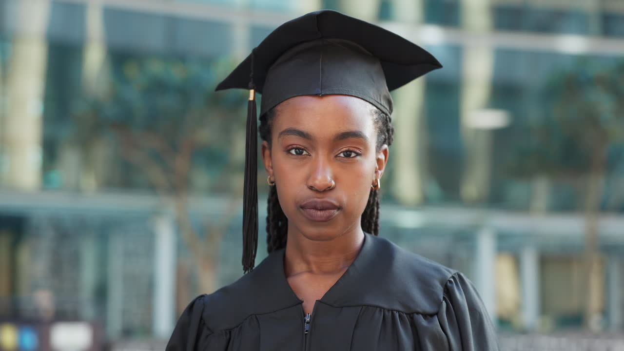 graduado, educación y cara de mujer negra