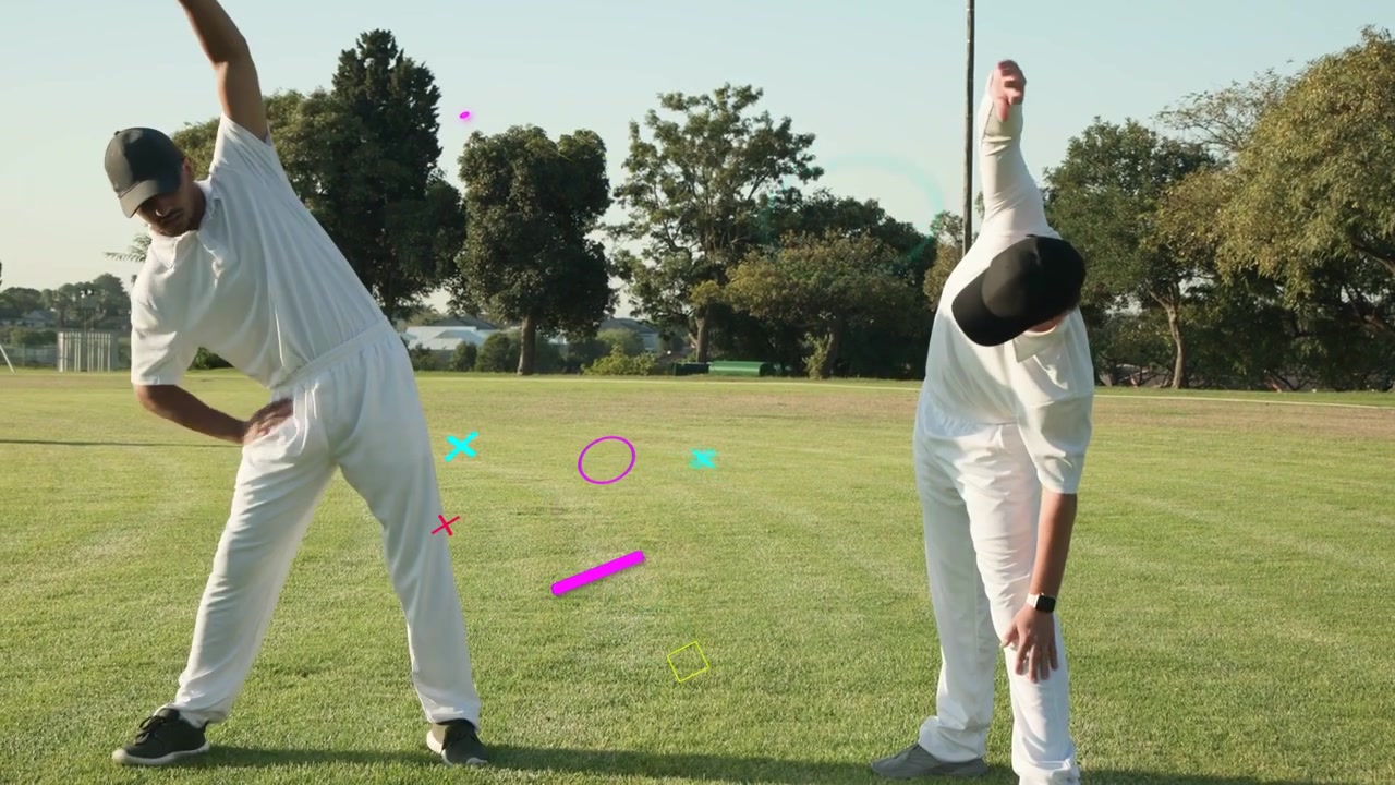 Deux joueurs de cricket debout sur l'herbe, des formes animées apparaissant près de leurs pieds, faisant des flexions latérales pour s'échauffer.