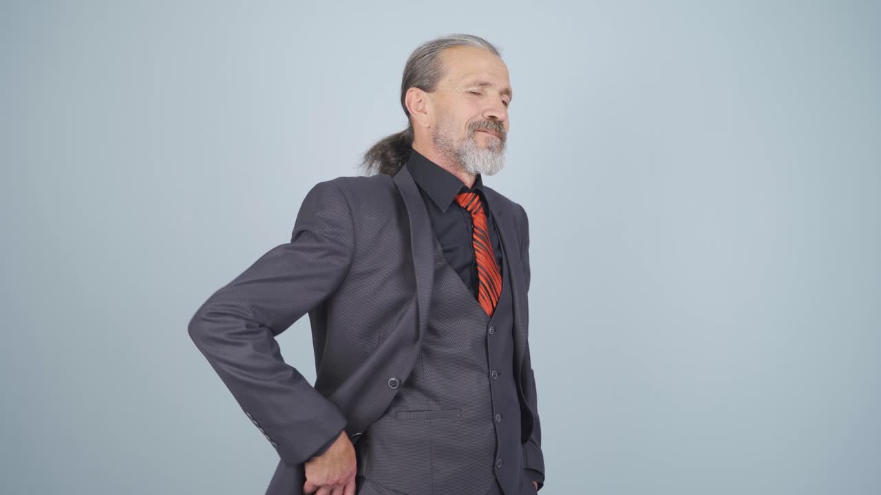 오만한 사업가요