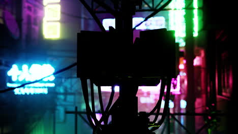 ciudad ciberpunk por la noche: tecnología de vigilancia futurista
