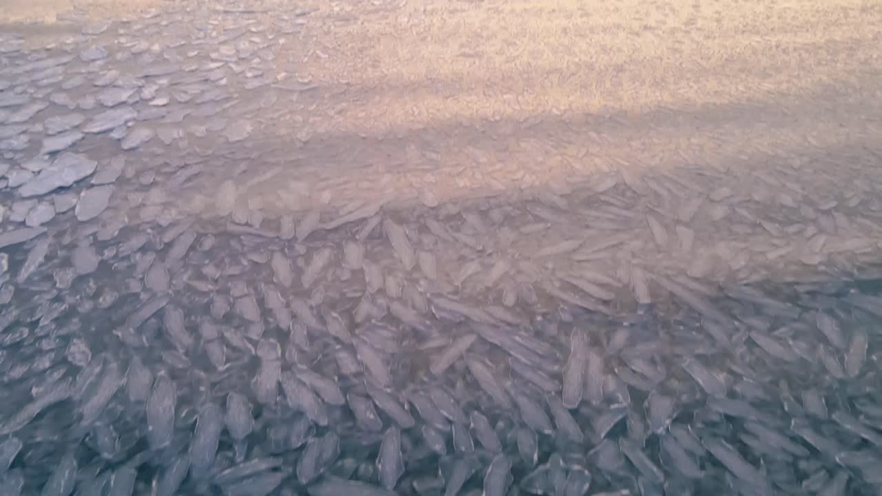 노르웨이 의 린겐 알프스 산맥 의 아름다운 풍경 을 공중 에서 볼 수 있다